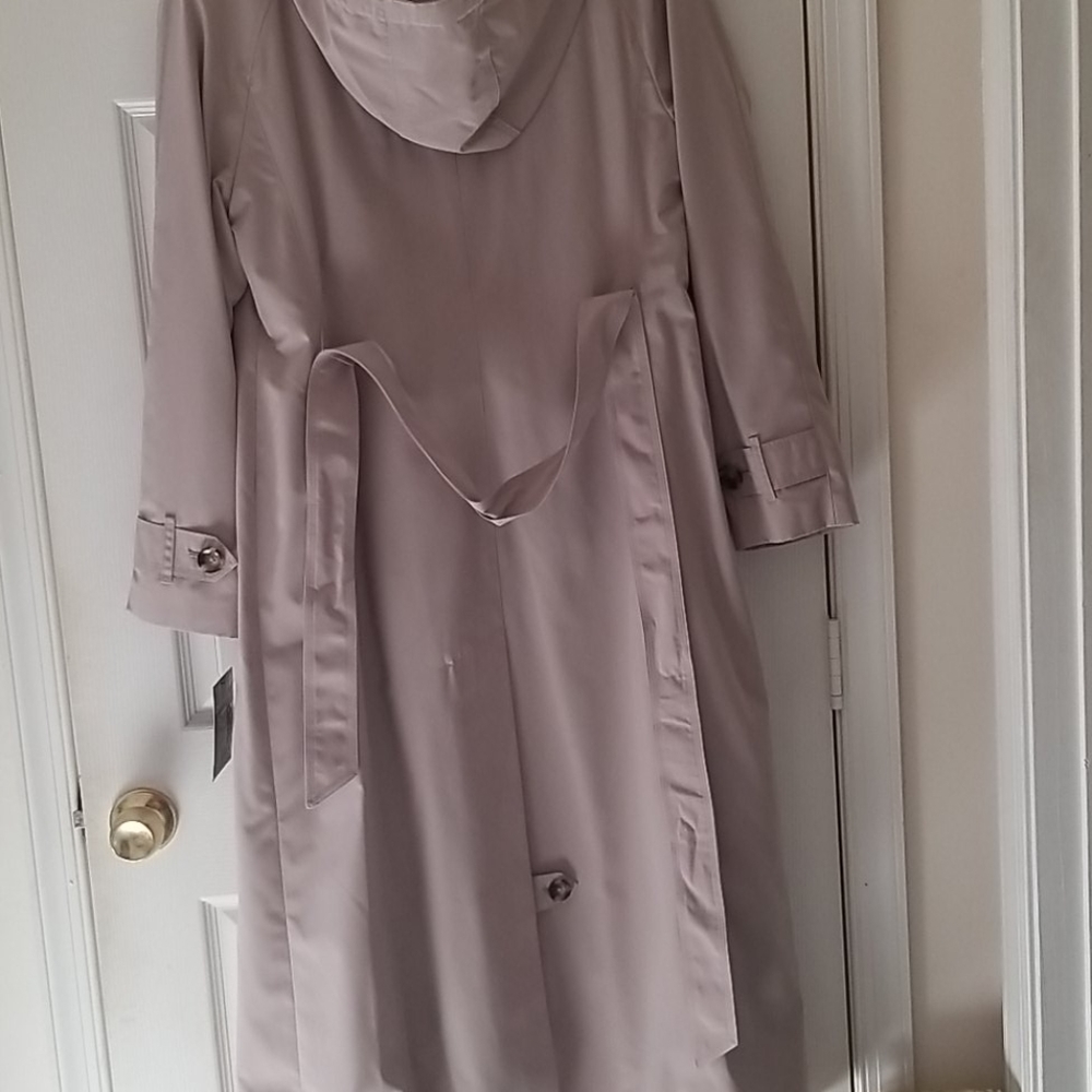 Coat - Picture 5 of 5